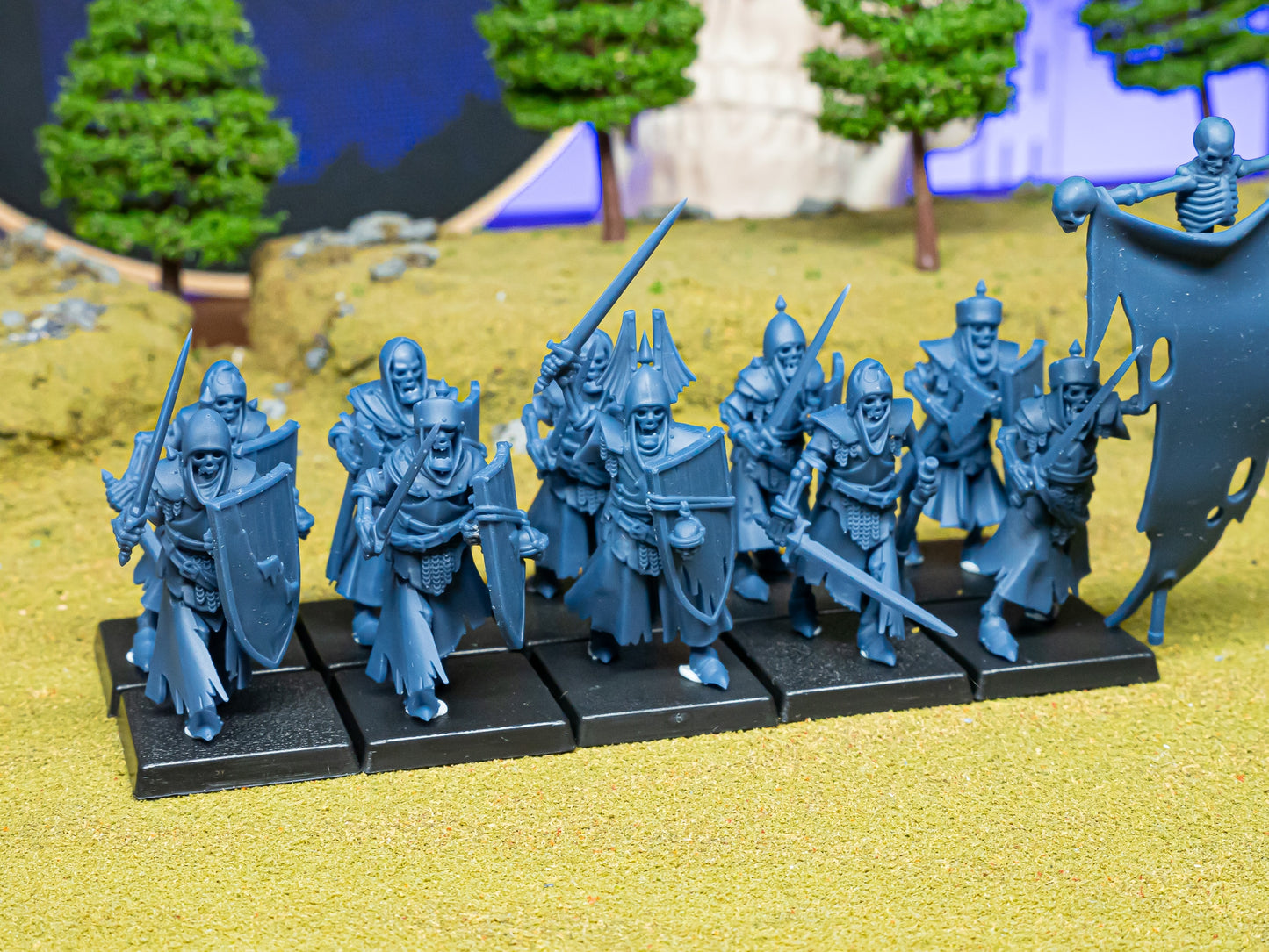 Transilvanya skeletal Guard with hand weapons and shields - Highlands Miniatures